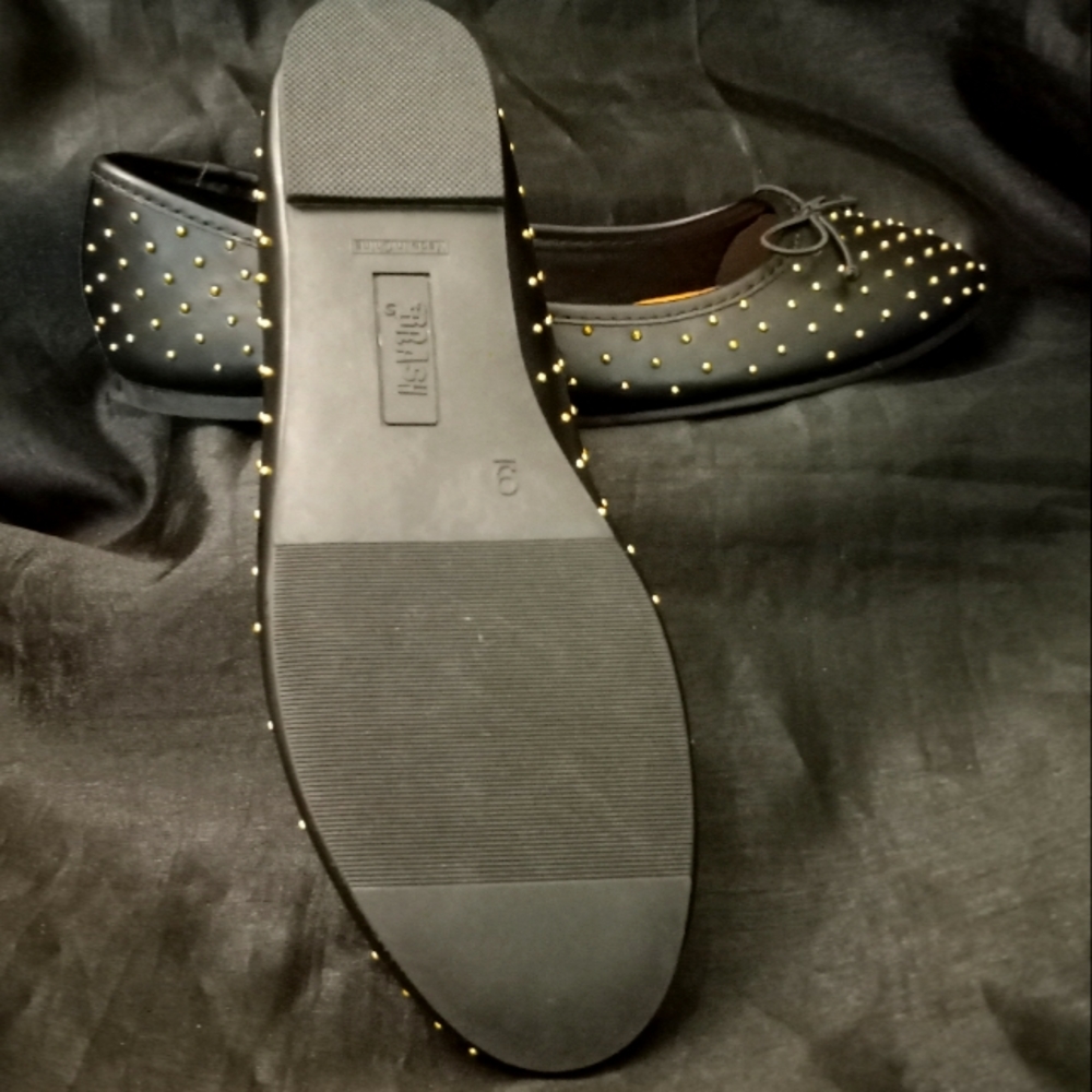 WOMEN'S FLATS